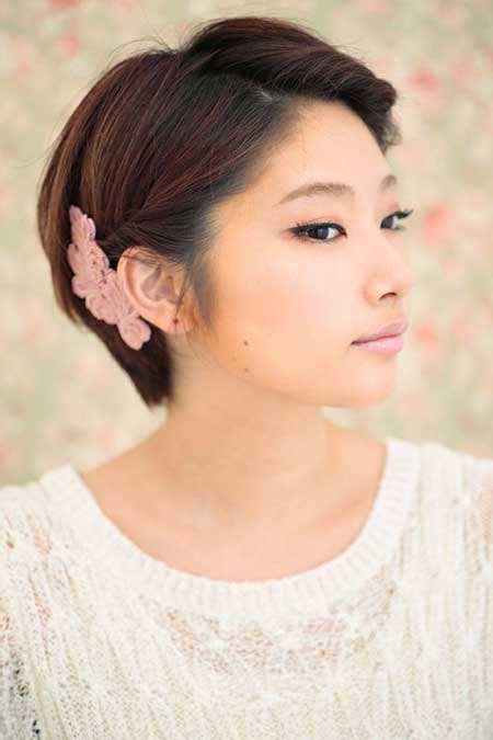 Asian women often have round face shapes and dense, flat, straight hair. 20 Pretty Short Asian Hairstyles | Short Hairstyles 2018 ...