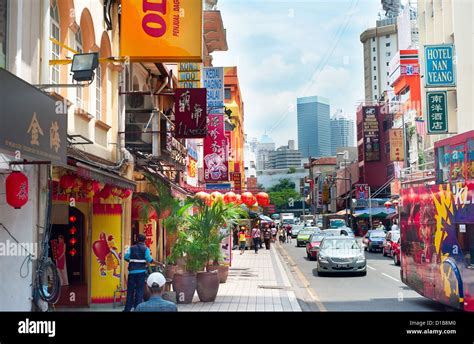 Dans La Rue Animée Chinatown Kl Kuala Lumpur Photo Stock Alamy
