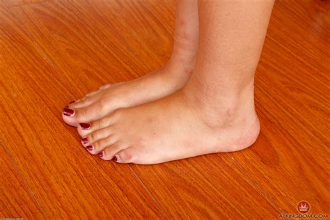 Sophia Leones Feet