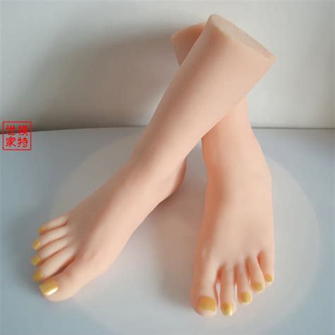 New Arrival 1 Pair Realistic Silicone Lifesize Female Mannequin Foot