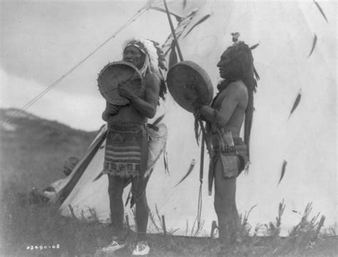 Rare 1900s Photos Capture How Native Americans Lived 100 Years Ago