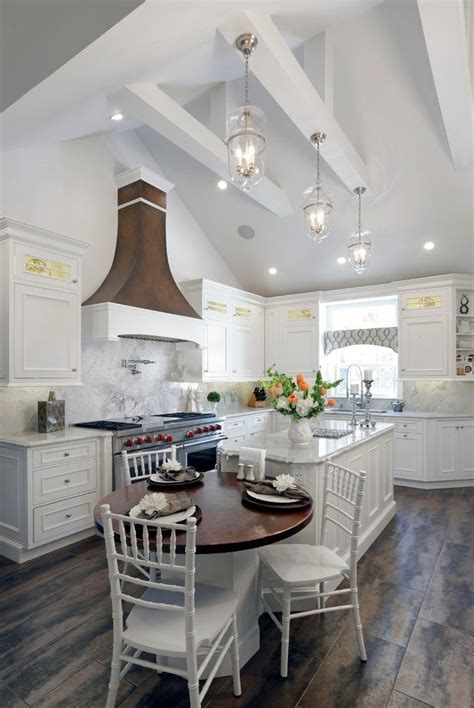 Vaulted Ceiling Ideas Farmhouse Style Ceilingideas Ceilingdesign Farmhouse Kitchen Design