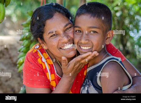 Sri Lanka Sinhalese Child Hi Res Stock Photography And Images Alamy