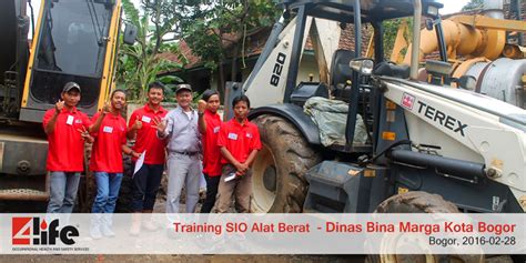 To become a forklift operator you need a forklift operator certificate. FOTO TRAINING | SIO Forklift Training Indonesia | Tempat ...