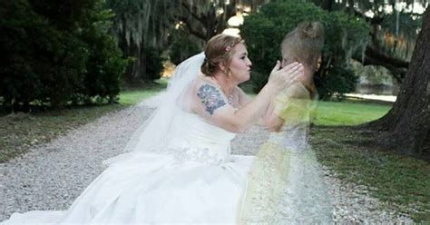 Photographer Puts Brides Late Daughter In Pics
