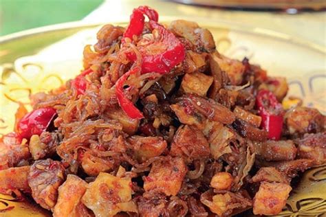 Ita hidangkan sambal goreng jawa bersama lontong kering yang ita sediakan sebagai juadah hidangan di pagi hari raya resepi ini adalah perkongsian jiran mak di kampung. SAMBAL GORENG JAWA MABELES - Resepi Sheila Rusly