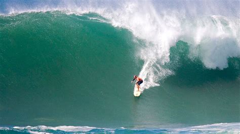 What Makes The Great Surf Around The Islands