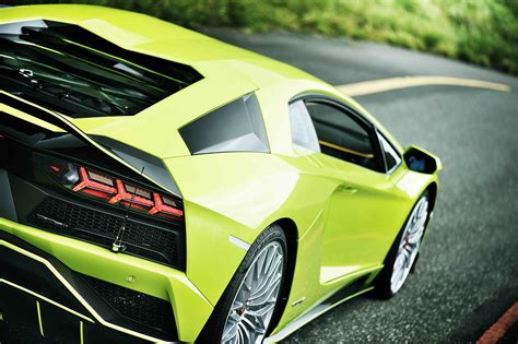 Lamborghini Huracan Rear 8k Hd Cars 4k Wallpapers Images