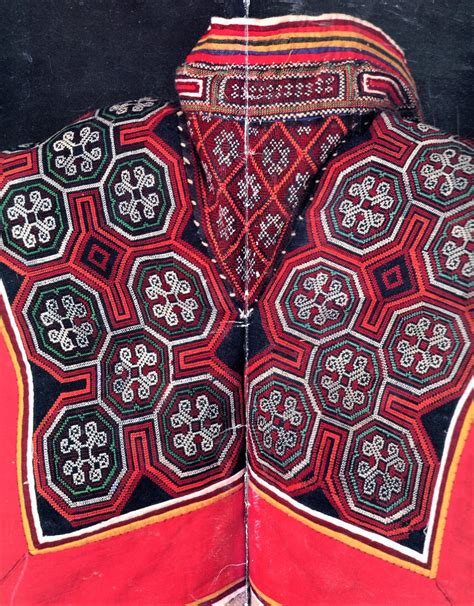 folkcostume-embroidery-introduction-to-the-costumes-of-the-miao-yao,-or-hmongic-mienic-peoples