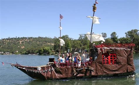 How to decorate a boat dock. pontoon decorating ideas - Google Search | Boat Parade ...