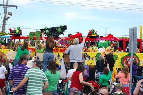 Mardi gras tyme is bringing the best of new orleans to maryland, with no creole spice or bayou bliss missing in transition. Mardi Gras truck float - seafood boil | Mardi Gras 2012 in ...