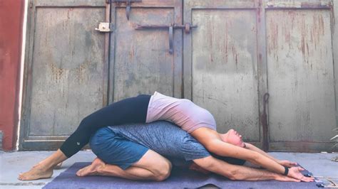 Couples Yoga Why And How To Practice Yoga With Your Partner