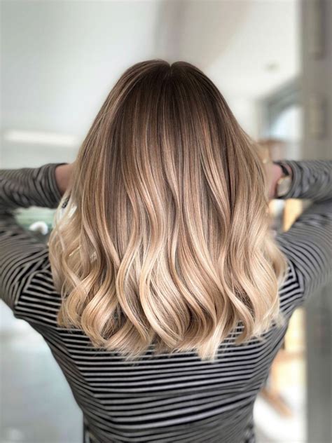 Arbuti Hair Salon Friseur München Schulterlange Haare Haarschnitt Schulterlange Haare Blond