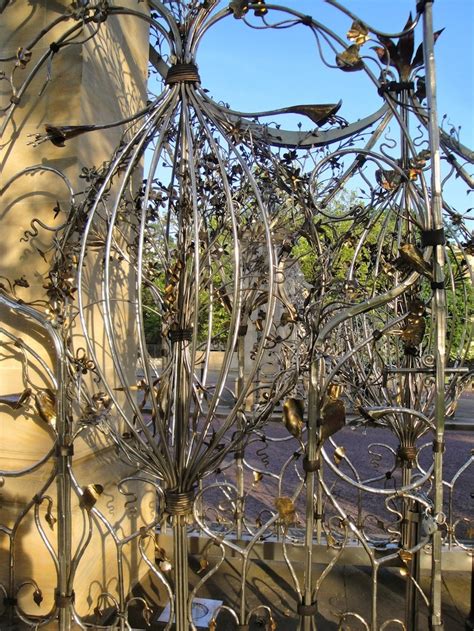 Hyde park bepaalt de nieuwe standaard. Day 9: Hyde Park, East Entrance Gate for Carriage Drive ...