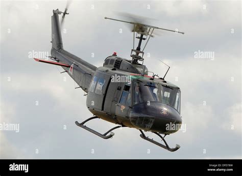 Huey Helicopter Vietnam Fotos E Imágenes De Stock Alamy