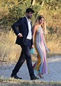 Gerard Piqué y su novia Clara Chia Marti "torpe" mientras asistía a la boda