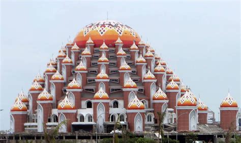 Masjid 99 Kubah Menjadi Spot Selfie Baru Di Kota Makassar Bisnis Sulawesi