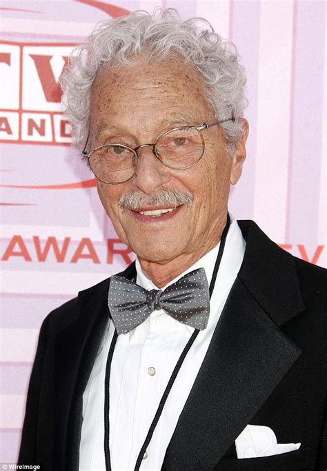 Mash Actor Allan Arbus Dies Mashs Iconic Shrink Dead At 95 Daily