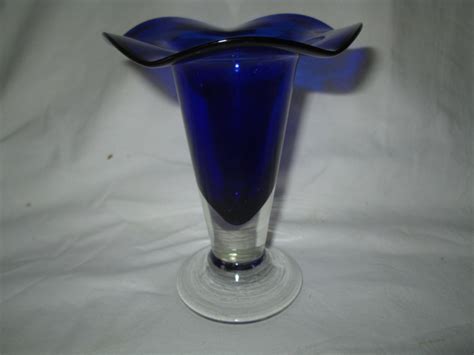 You'll never come up short when there are so many home accents to. Vintage Cobalt Art Glass Vase Large Scalloped rim ...