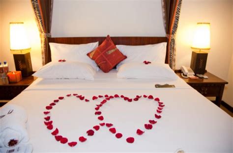 18 Dekorasi Kamar Hotel Romantis Anniversary Honeymoon Ultah