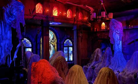 7 Scariest Haunted Houses In Chicago For A Fright Night