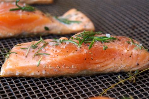 Prévoir une bouteille d'eau munie d'un vaporisateur pour asperger les planches durant la cuisson au besoin. Saumon à la plancha - Atelier de Brigitte, cuisine ...