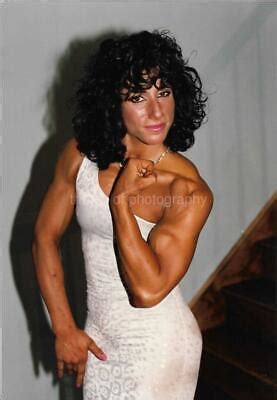 ANNIE RIVIECCIO BODYBUILDER FOUND PHOTO Color MUSCLE WOMAN EN 24 45 R
