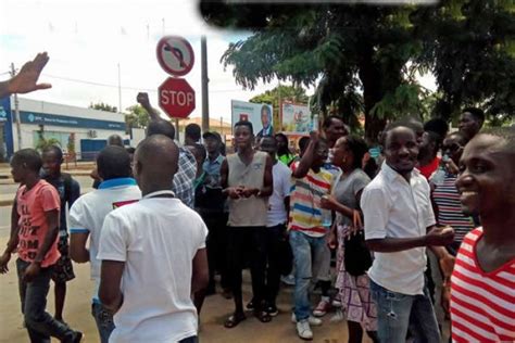 Manifestantes Que Pediram Desculpas Foram Comprados Dizem Activistas Angolanos