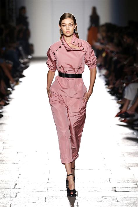 Gigi Hadid Shared The Runway With A Model Legend At The Bottega Veneta