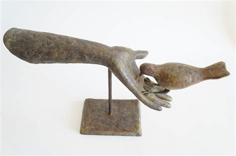 Un jour un grand oiseau est venu le voir dans son jardin. André Sauzet - Fonderie AvanginiFonderie Avangini