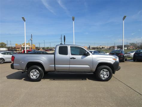 Used 2017 Toyota Tacoma Sr5 Access Cab I4 6at 2wd For Sale Chacon Autos