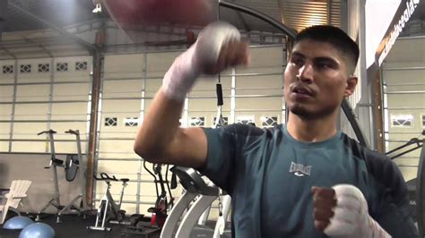 Mikey Garcia And Sparring Partners On Speed Bags Esnews Boxing Youtube