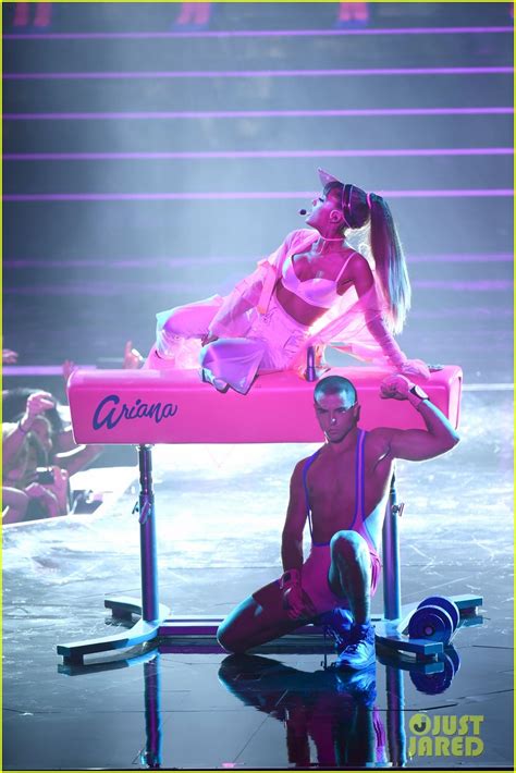 Ariana Grande And Nicki Minaj Mtv Vmas 2016 Performance Of Side To Side