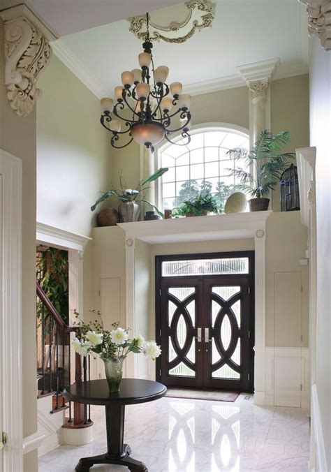 Welcome Your Guests With These 15 Entrance Front Door Decor Ideas