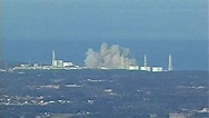 Smoke rises from Fukushima Daiichi 1 nuclear reactor after an explosion ...