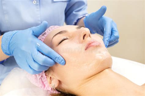 Process Cosmetic Mask Of Massage And Facials Stock Image Image Of Clinic Lovely 87353937