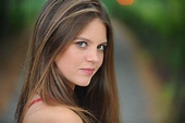 Así es Isabelle Junot, la hija actriz del exmarido de Carolina de ...