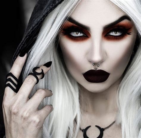 Maquillaje De Dracula Movie Monster Makeup Go Old Babe Dracula For Halloween Fandango