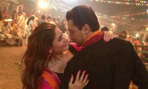 Watch Kareena Kapoorimran Khans Sticky Romance In ‘chingam Chabake Bollywood News The