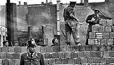 ¿Sabías que...?: Comienza la construcción del Muro de Berlín - LA ...