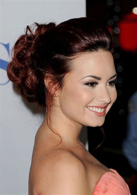 The longer lengths are full. Top 32 Demi Lovato's Hairstyles & Haircut Ideas For You To Try