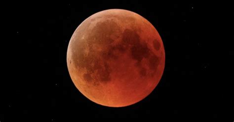 Lua De Sangue Encanta No Maior Eclipse Lunar Do Século 21