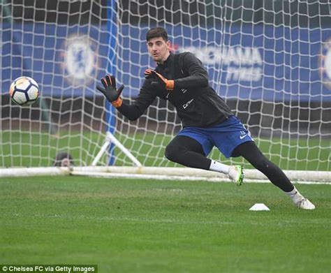 Thibaut Courtois Struggles With Giant Medicine Ball In Chelsea Training