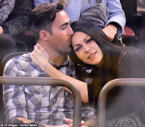 Laura Prepon Cosies Up With Mystery Man At New York Rangers Hockey Game Daily Mail Online