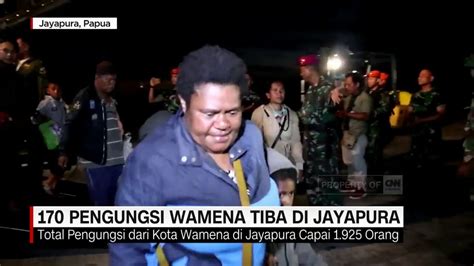 Sebanyak 170 orang pengungsi dari kota wamena kabupaten jayawijaya papua, tiba di lanud silas papare sentani jayapura, sabtu malam. 170 Pengungsi Wamena Tiba di Jayapura - YouTube