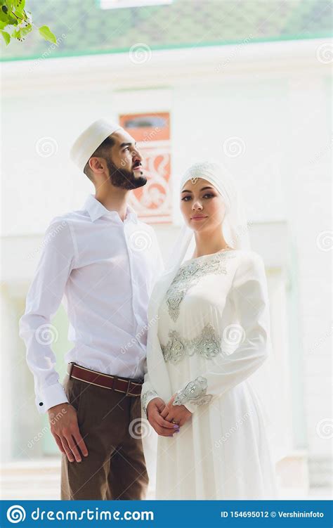 Nationale Hochzeit Braut Und Br Utigam Heiratende Moslemische Paare W Hrend Der Trauung