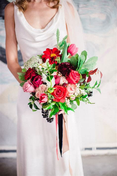 20 Beautiful Wedding Bouquets To Have And To Hold