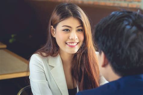 Asian Business Woman Smiles In A Friendly Way To Meet Business T Stock