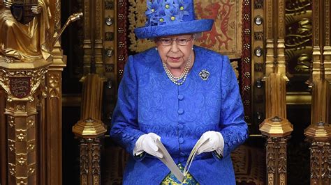 Queen Elizabeth Ii Und Die Mode Botschaften Der Regenbogen Königin