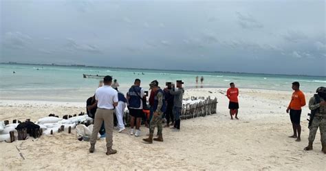 Ocho Balseros Cubanos Desembarcan En Isla Mujeres México